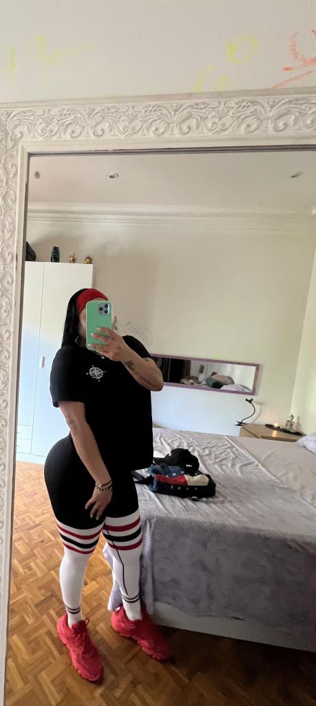 642908189: Chica busca chico en Barcelona