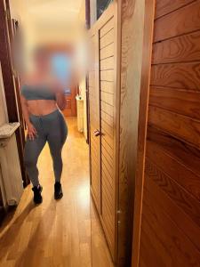 672955271: Chica busca chico en Barcelona