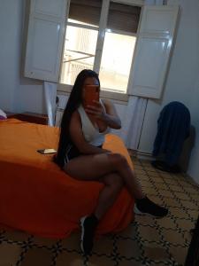 672955271: Chica busca chico en Barcelona