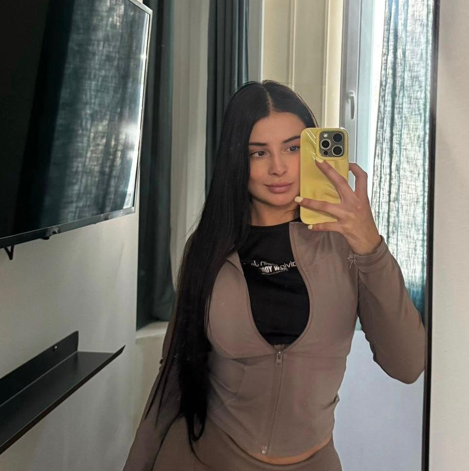 662627995: Chica busca chico en Barcelona