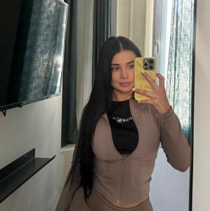 662627995: Chica busca chico en Barcelona