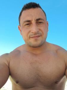 633975421: Chico busca chica en Sevilla