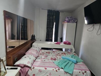 658065366: Chica busca chico en Gerona