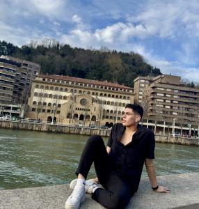 662902820: Chico busca chica en Ibiza