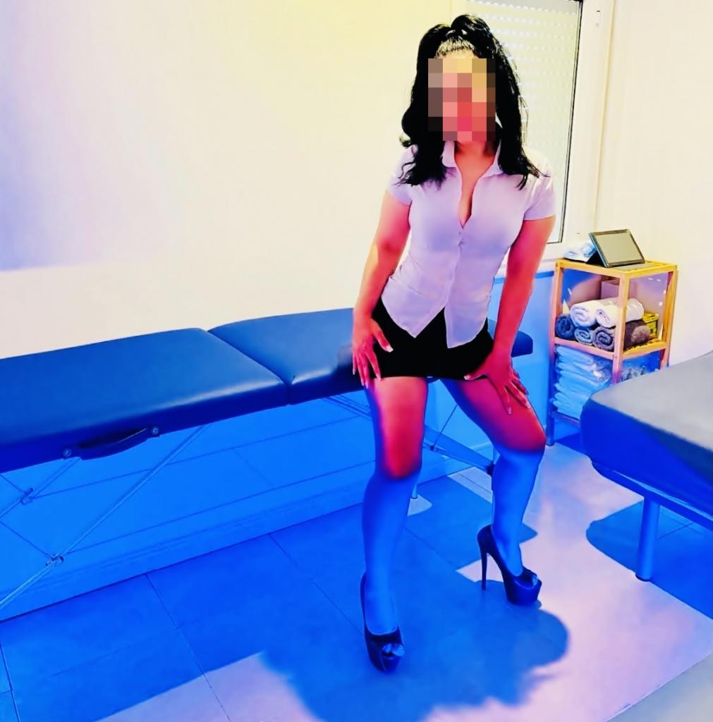 697207715: Chica busca chico en Gerona