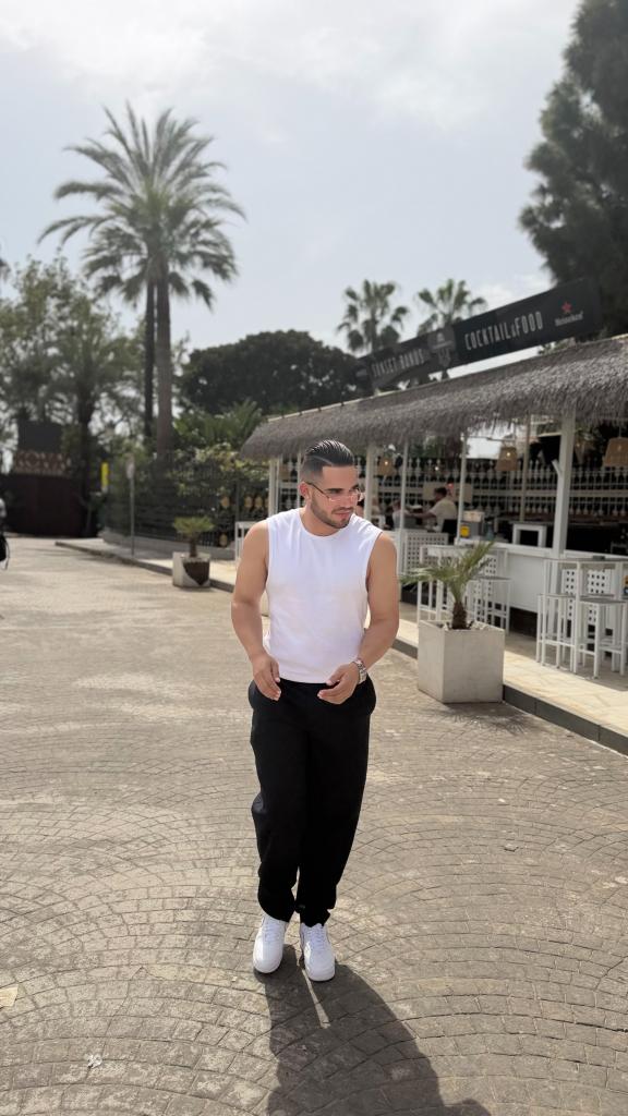 641918611: Chico busca chica en Cádiz