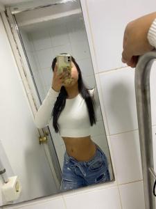 613803886: Chica busca chico en Barcelona