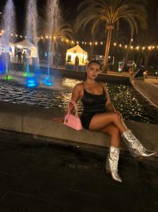607393709: Chica busca chico en Barcelona