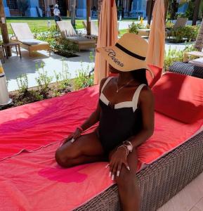 641937981: Chica busca chico en Gerona