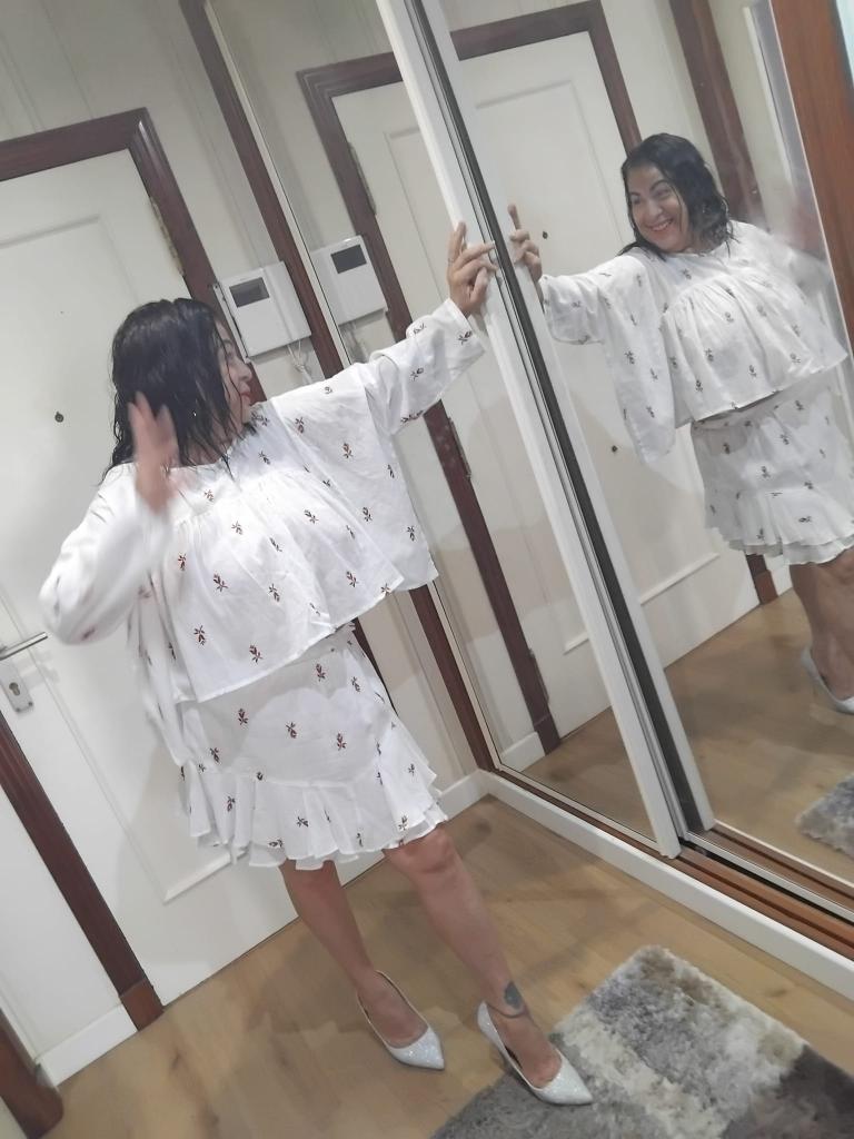 605441210: Chica busca chico en Pontevedra