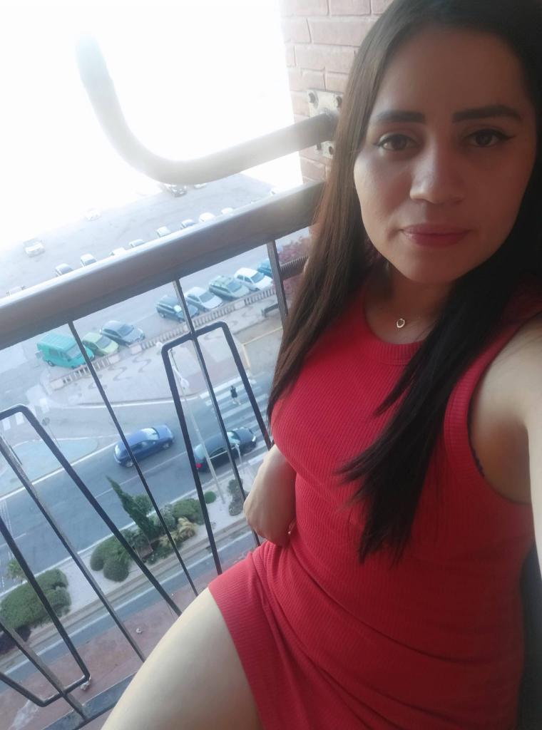 615033484: Chica busca chico en Sevilla