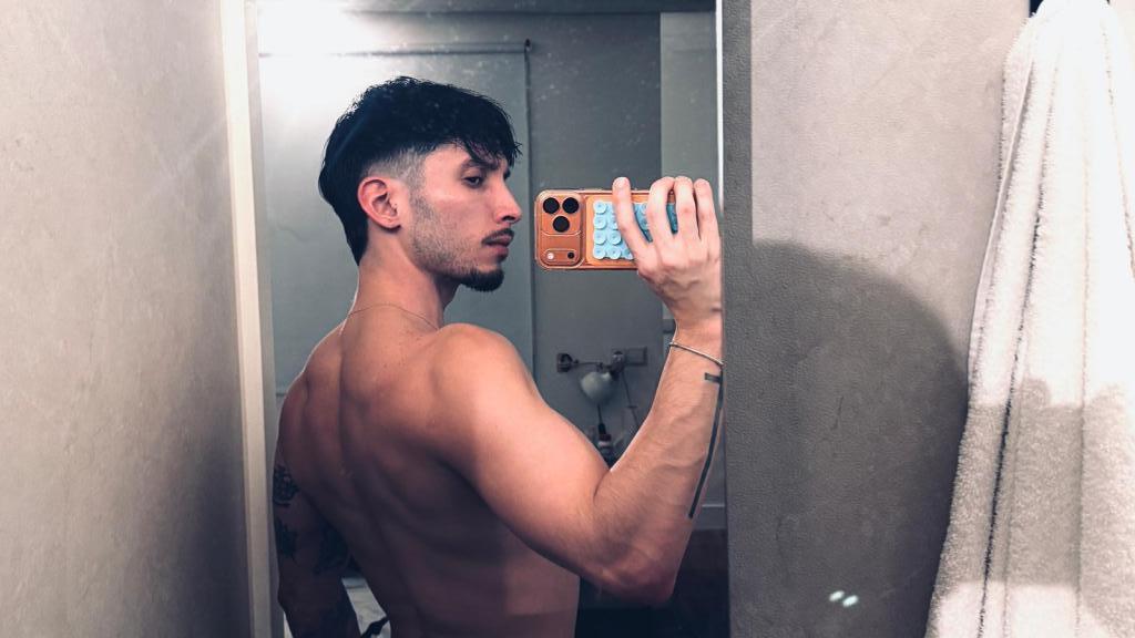 631770973: Chico busca chica en Granada