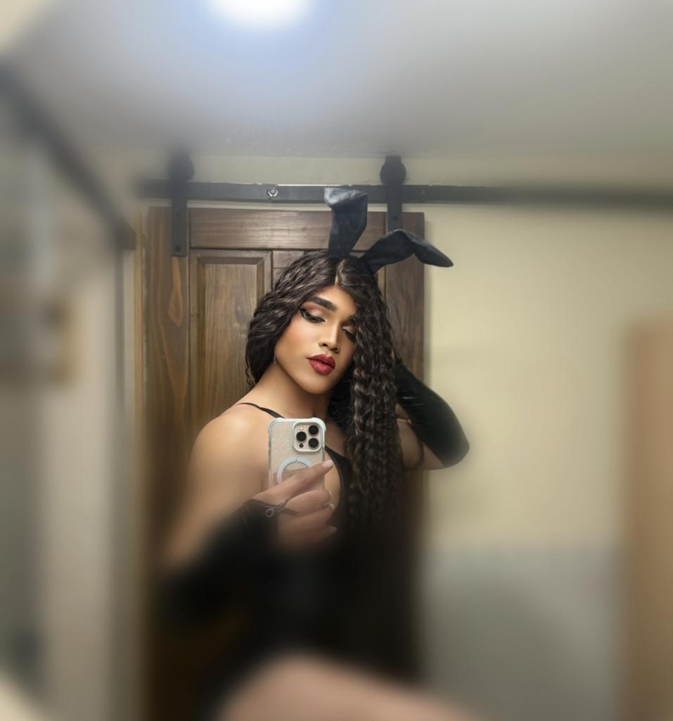 643884243: Transexual en León