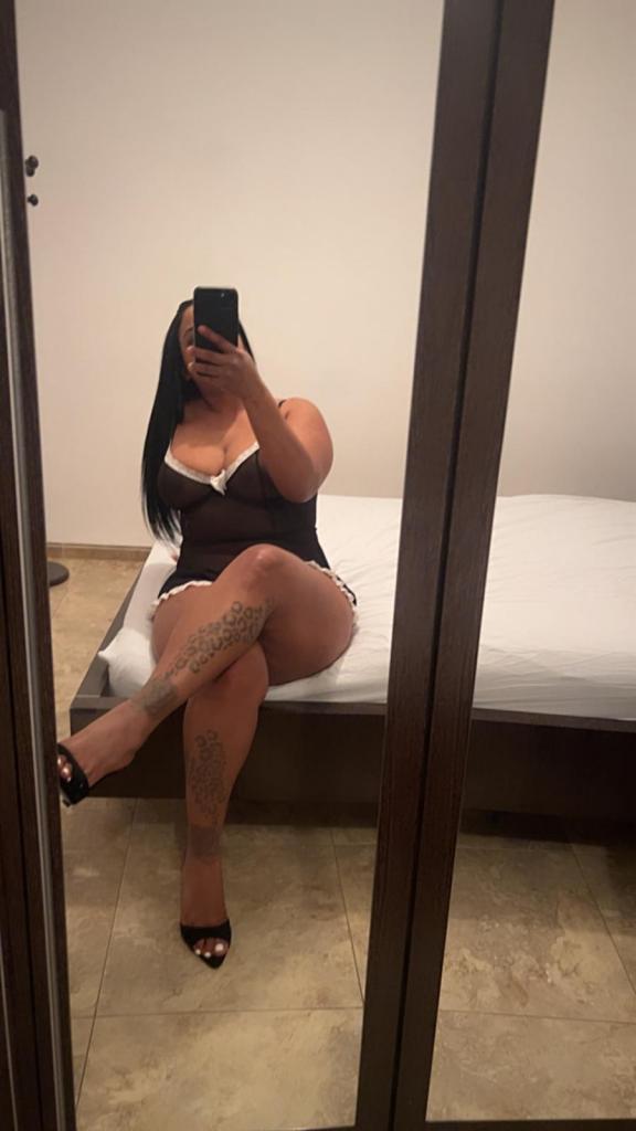 Chica busca chico en Almería: 