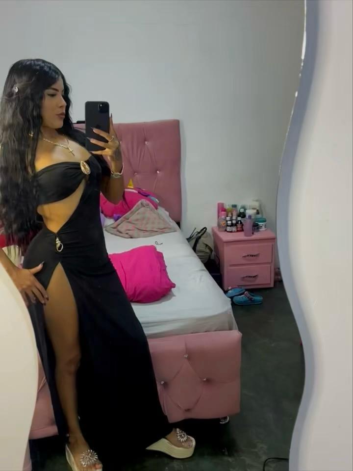 651693834: Chica busca chico en Sevilla