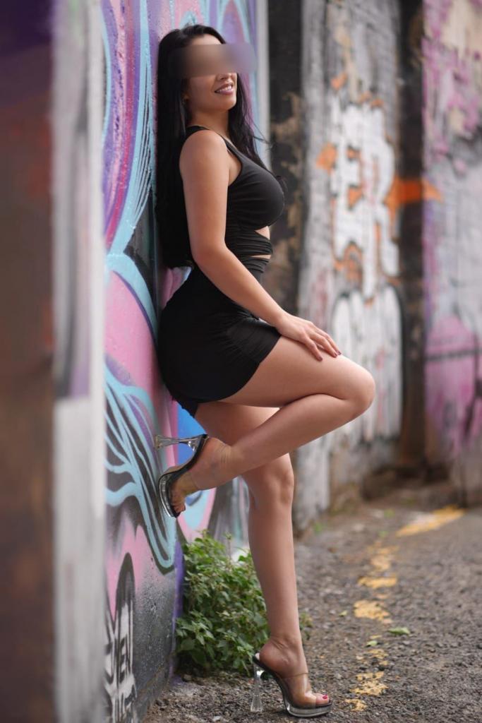 Chica busca chico en Ibiza: 