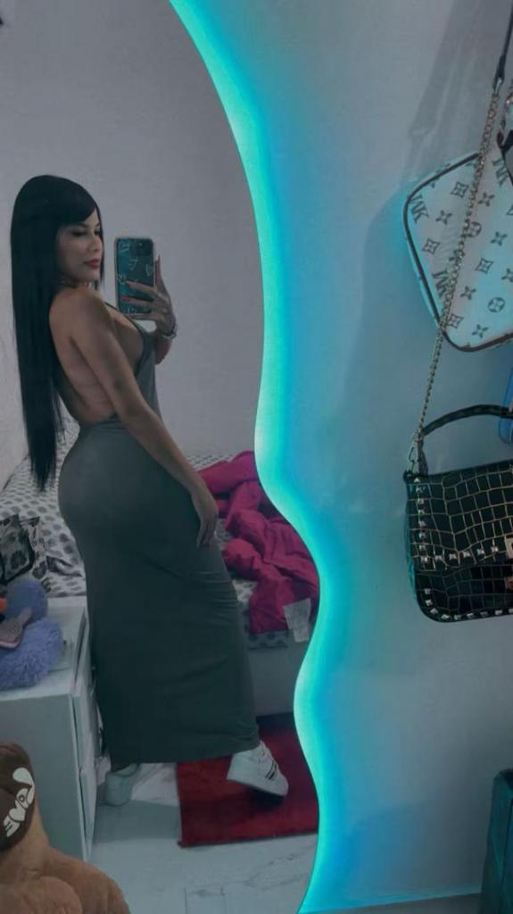 651693834: Chica busca chico en Sevilla