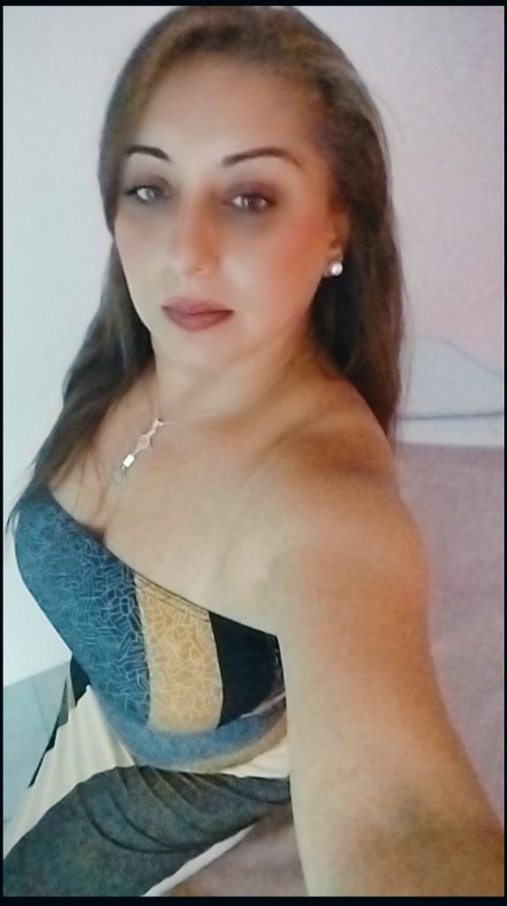 744250983: Chica busca chico en Málaga