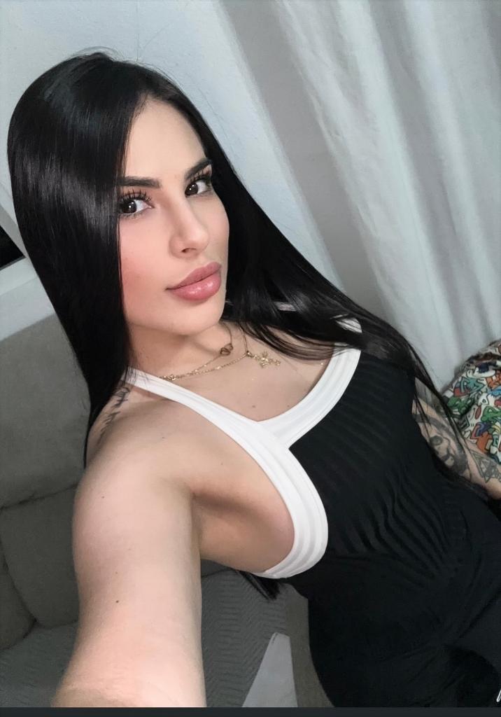 677313611: Chica busca chico en Barcelona