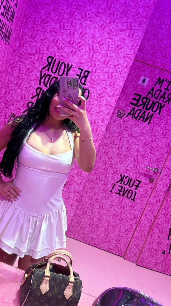 677892705: Chica busca chico en Barcelona