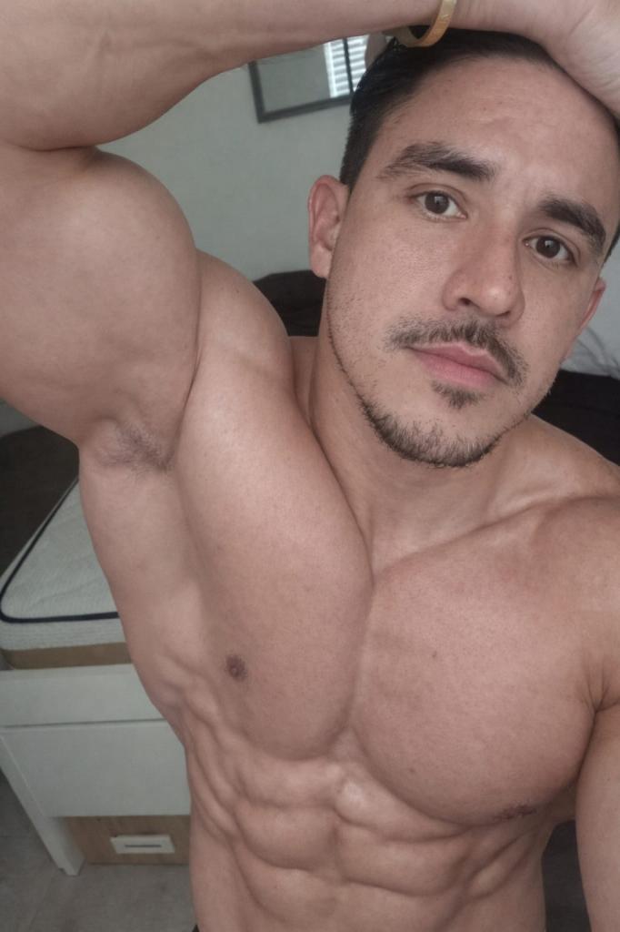 643018498: Chica busca chico en Málaga