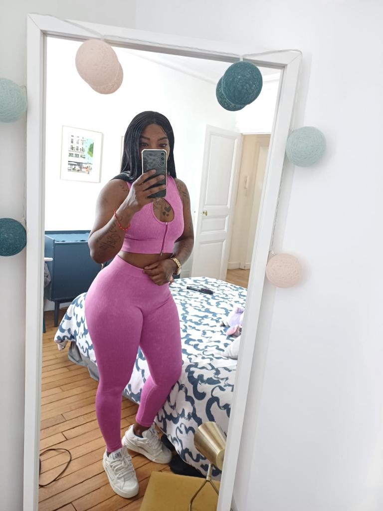 614873379: Chica busca chico en Tarragona