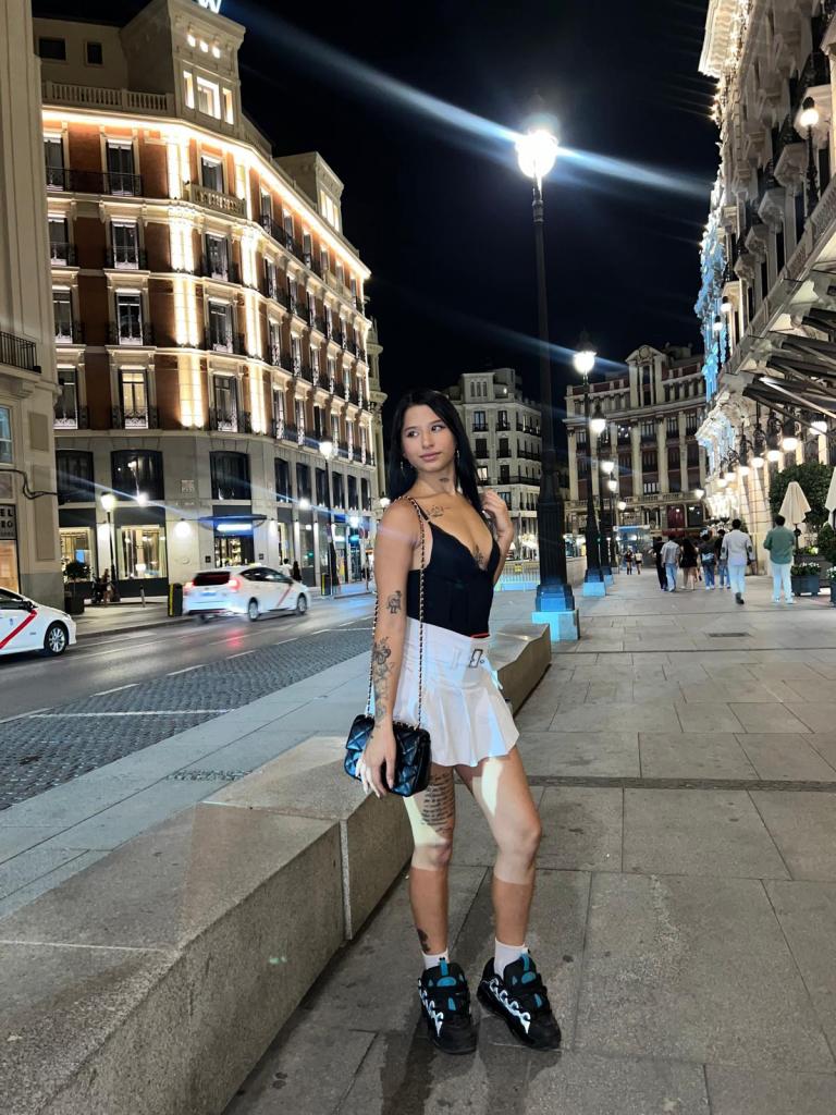 631453779: Chica busca chico en Madrid