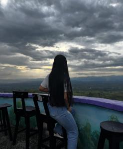 697708106: Chica busca chico en Granada