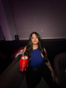 635081865: Chica busca chico en Ibiza