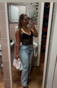 647297745: Chica busca chico en Valencia