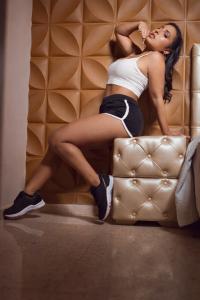 631167411: Chica busca chico en Madrid