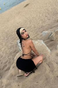 647315397: Chica busca chico en Madrid