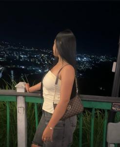 697708106: Chica busca chico en Granada