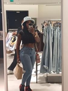 614873379: Chica busca chico en Tarragona