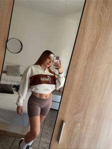 643136846: Chica busca chico en Gerona