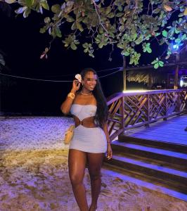 633019263: Chica busca chico en Sevilla