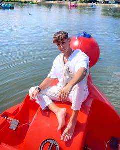 603122420: Chico busca chica en Barcelona