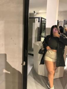 614483301: Chica busca chico en Barcelona