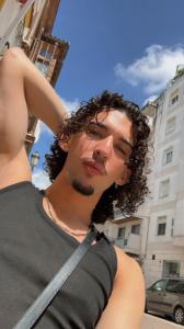 613599333: Chica busca chico en Sevilla