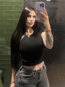 677313611: Chica busca chico en Barcelona