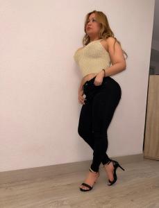 653245523: Chica busca chico en Murcia
