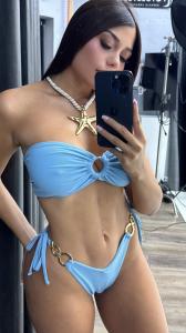 610561708: Chica busca chico en La Coruña