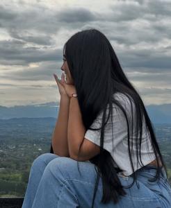 697708106: Chica busca chico en Granada