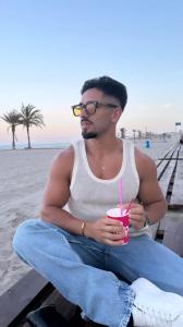 651839446: Chico busca chica en Barcelona