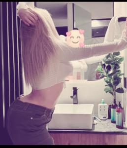 631196764: Chica busca chico en Granada