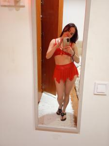 643014206: Chica busca chico en Barcelona