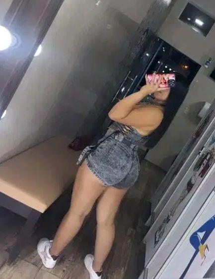 Chica busca chico en Menorca: 