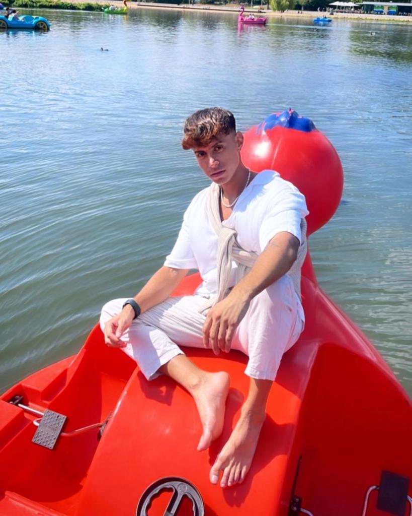 Chico busca chica en Barcelona: 