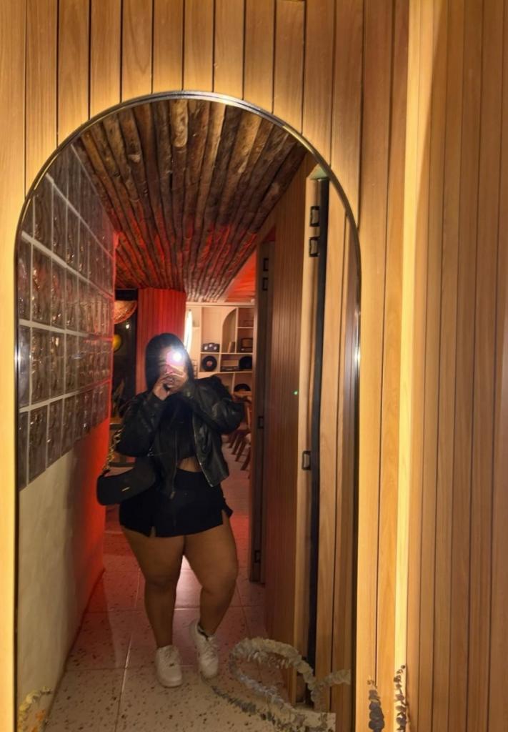 614483301: Chica busca chico en Barcelona