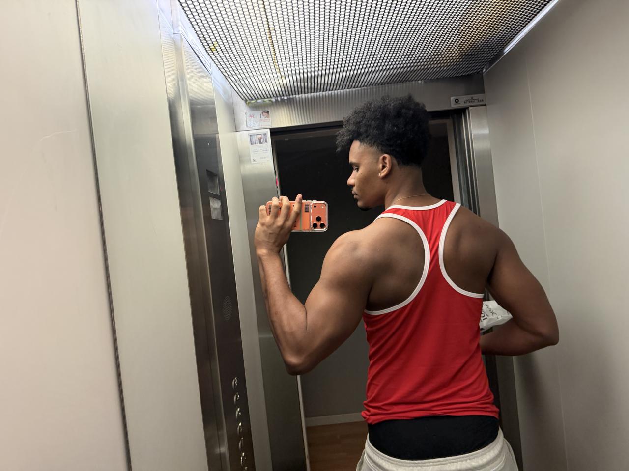 647939467: Chico busca chica en Madrid